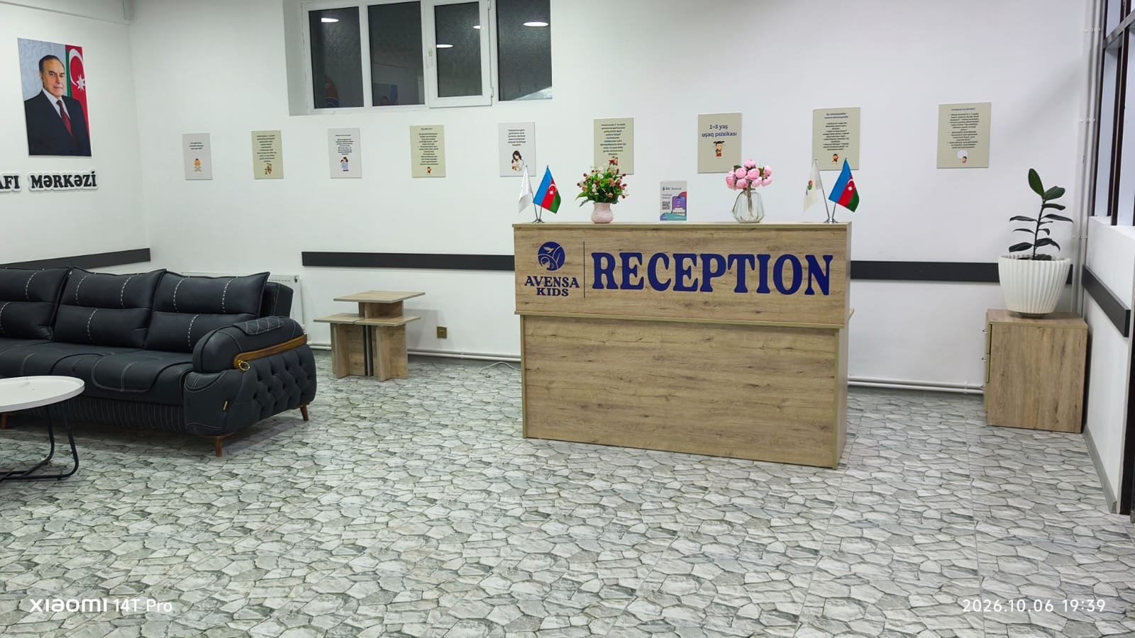 Avensa Kids resepsiyon masası və qarşılama zonası